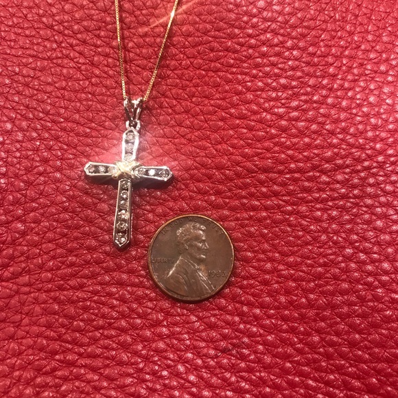 10Karat 2 Tone Diamond Cross w/ chain - Picture 4 of 5